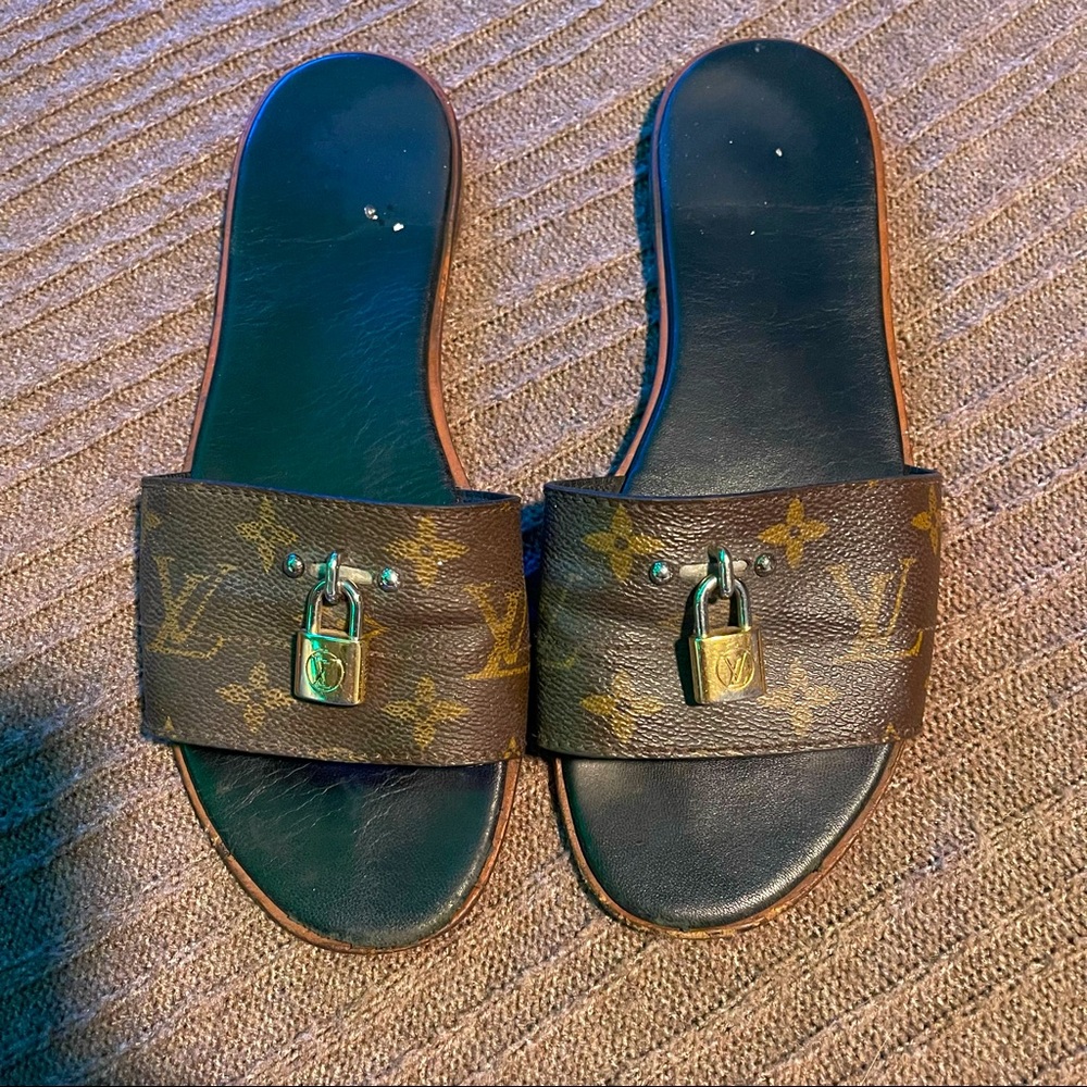 Louis Vuitton lock it flat mule size 39